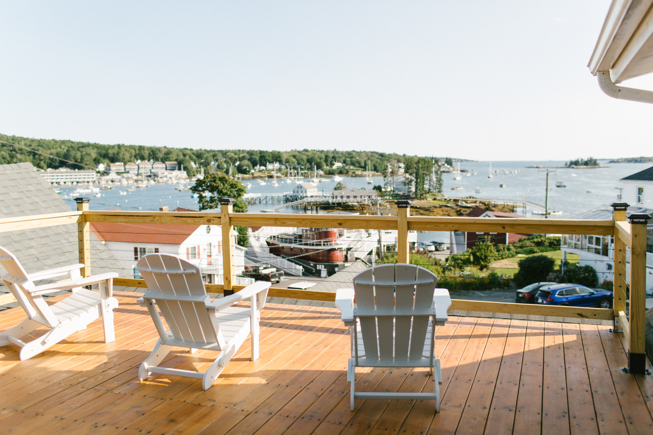 The Holiday Season in Boothbay Harbor: Book Your Room for the Festive Cheer