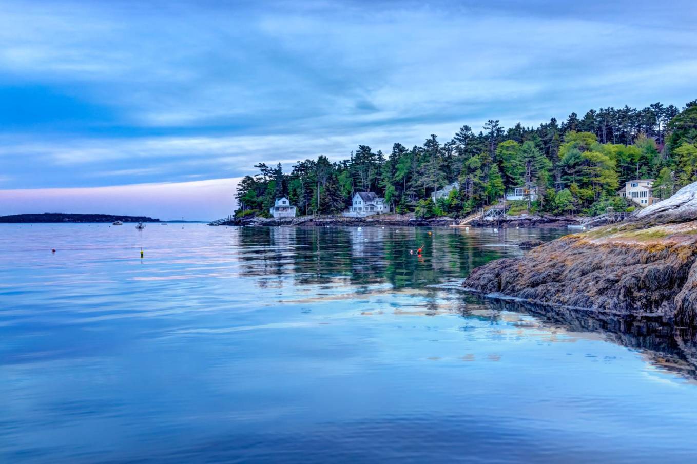 Harborfront Mornings & Candlelit Evenings: The Rhythm of Staying at a Boutique Inn in Coastal Maine